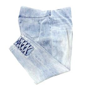 💙 BOGO 💙 Soft Surroundings pull-on ankle jeans. Size L.